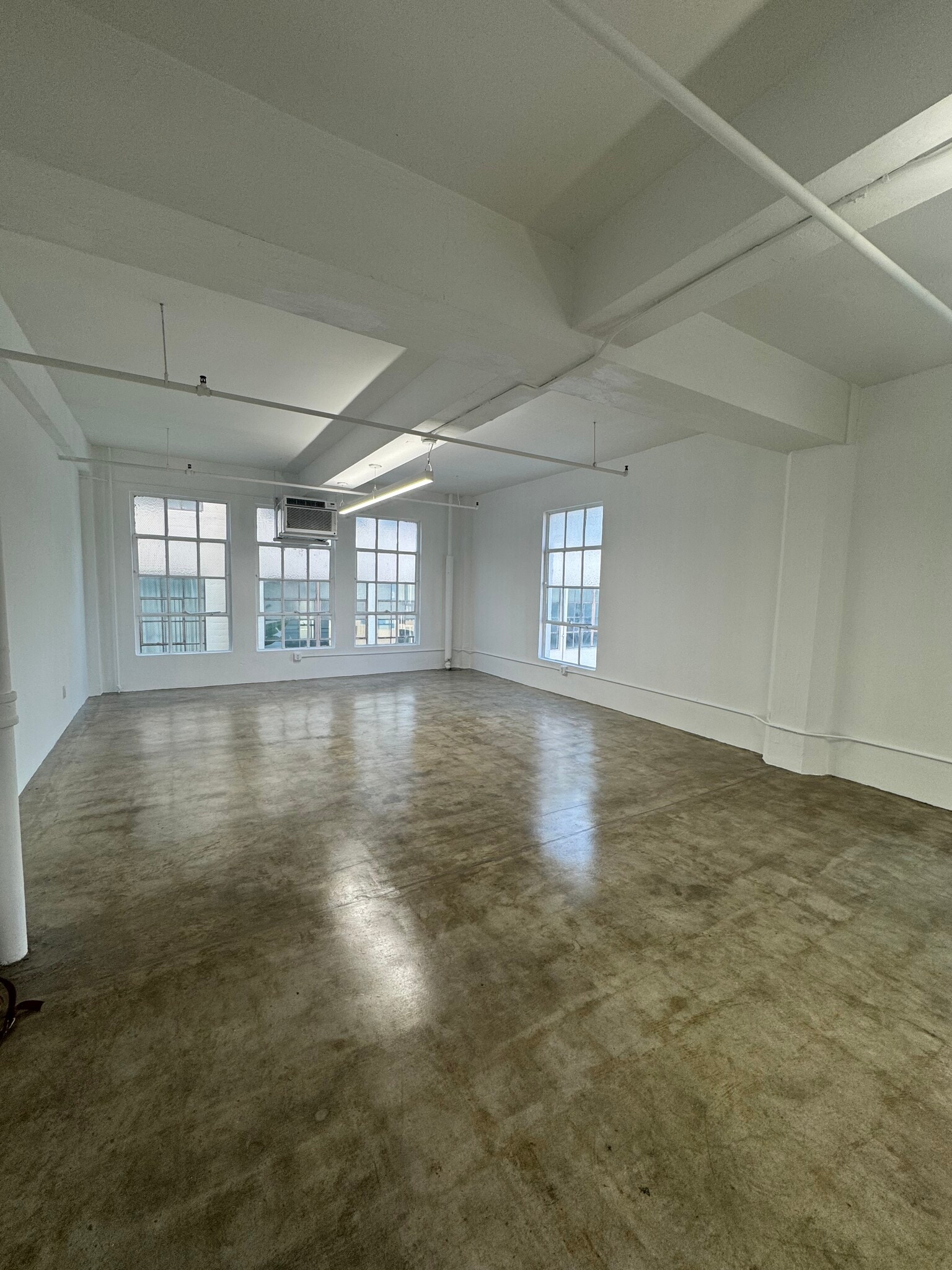 122 E 7th St, Los Angeles, CA à louer Photo intérieure– Image 1 sur 1