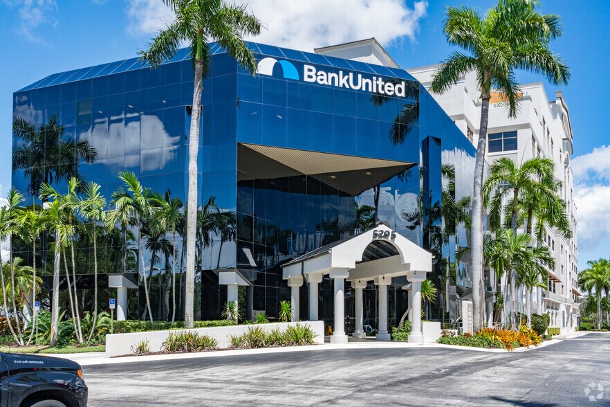 5295 Town Center Rd, Boca Raton, FL à louer - Photo de l’immeuble – Image 1 sur 7