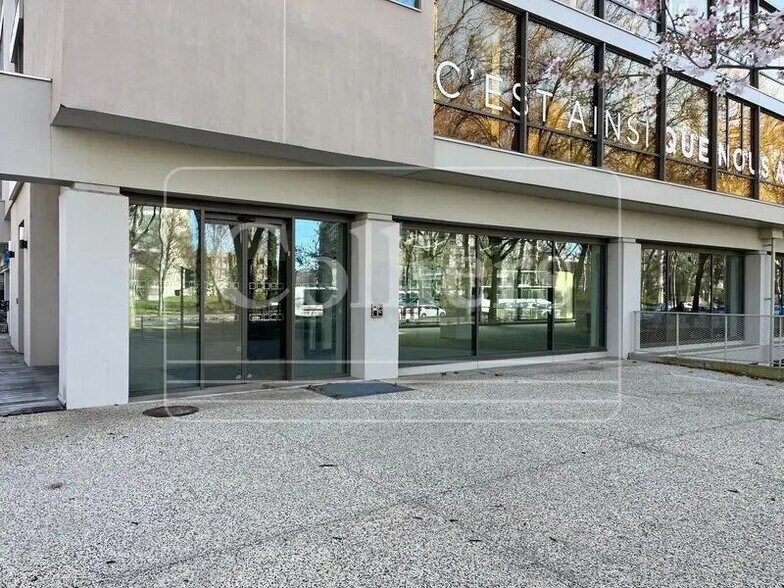 Bureau dans Villeurbanne à louer - Photo de l’immeuble – Image 3 sur 15