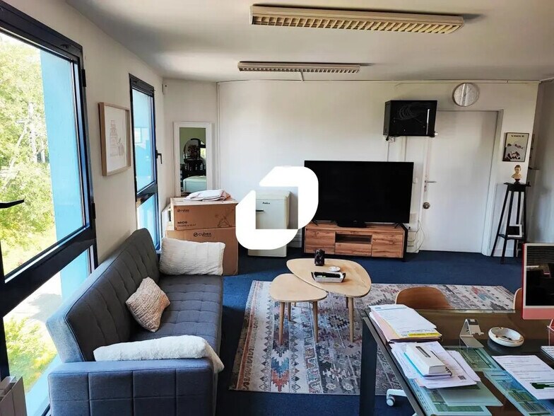 Bureau dans Joinville-le-Pont à louer - Photo de l’immeuble – Image 3 sur 6