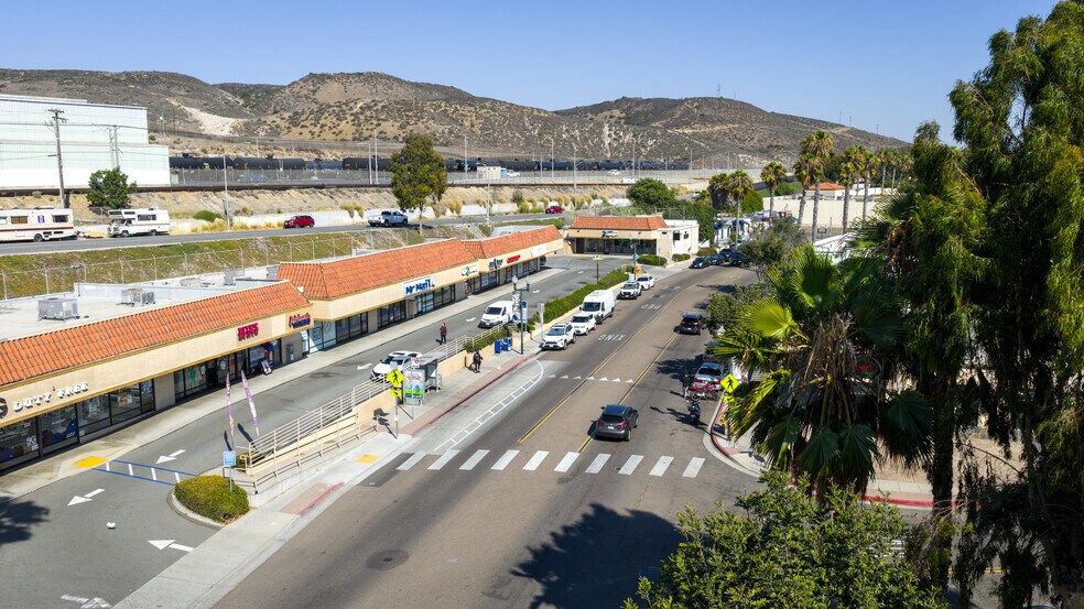 501 E San Ysidro Blvd, San Ysidro, CA à louer - Photo de l’immeuble – Image 3 sur 11