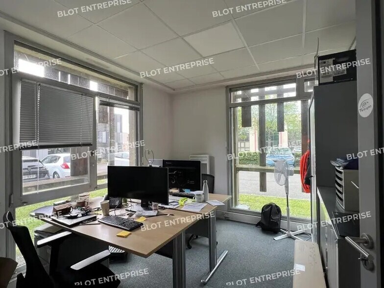 Bureau dans Chantepie à vendre - Photo de l’immeuble – Image 2 sur 11