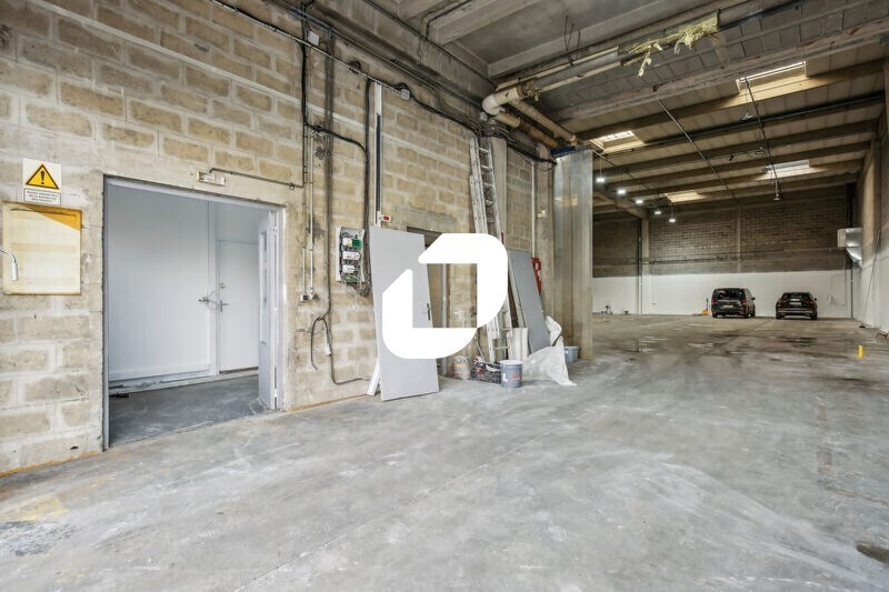 Local d’activités dans Sarcelles à louer - Photo de l’immeuble – Image 3 sur 12
