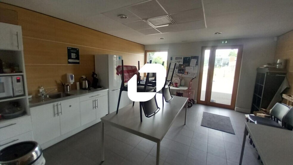 Bureau dans Sainghin-en-Mélantois à louer - Photo intérieure – Image 3 sur 8