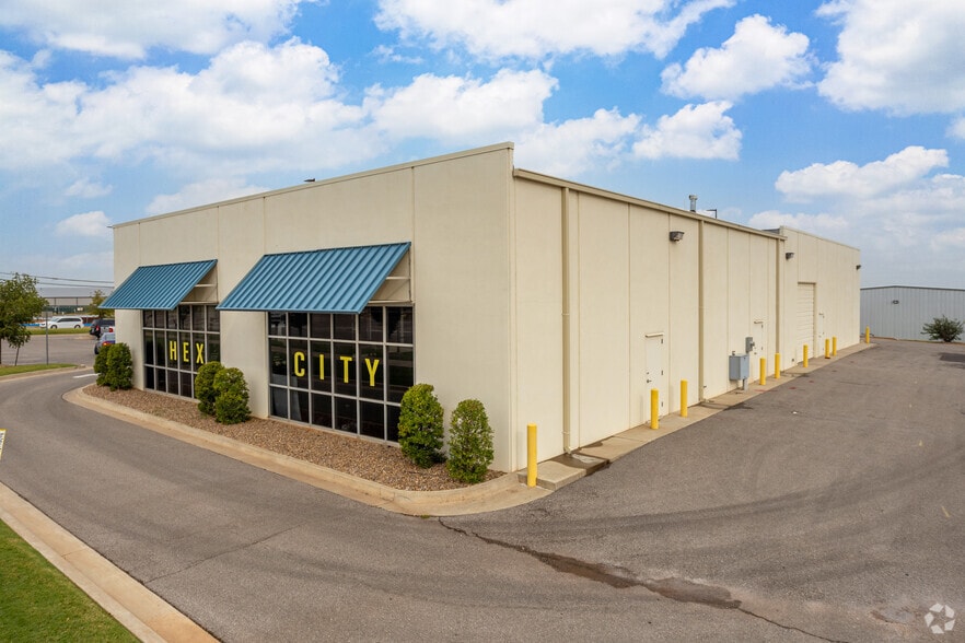 7021 W Wilshire Blvd, Oklahoma City, OK à louer - Photo de l’immeuble – Image 3 sur 5