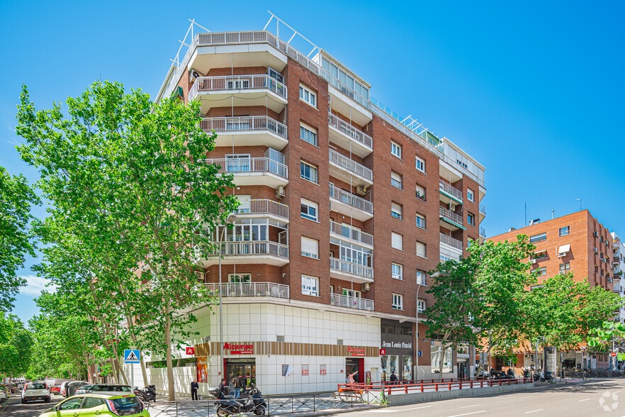 Calle de la Infanta Mercedes, 58, Madrid, Madrid à louer - Photo principale – Image 1 sur 2