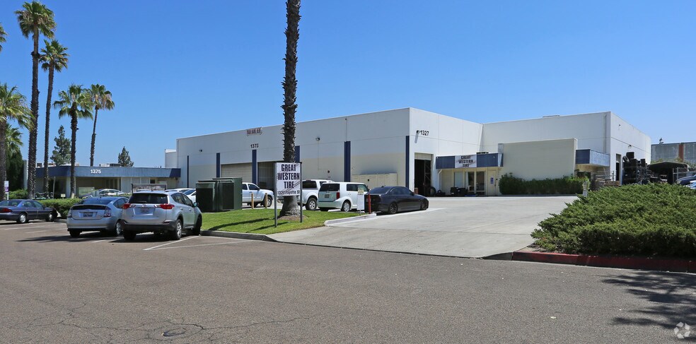 1327-1375 Fayette St, El Cajon, CA à louer - Photo principale – Image 1 sur 6