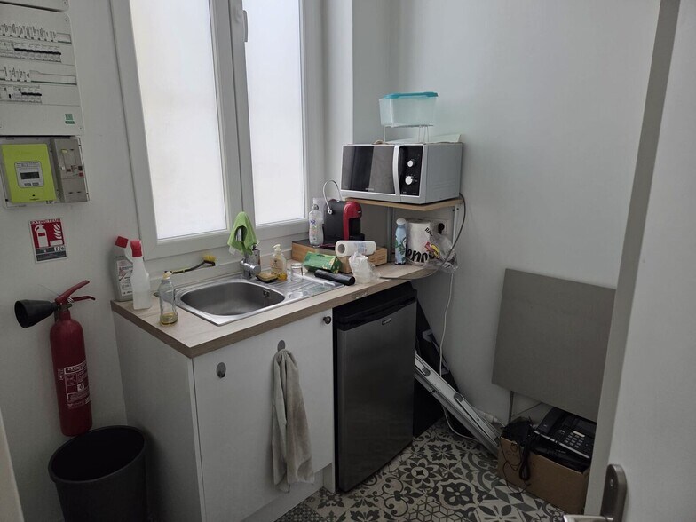 88 Rue Marguerite De Rochechouart, Paris à louer - Photo de l’immeuble – Image 3 sur 4