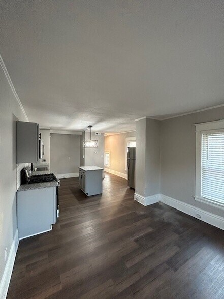 834 Sherman St SE, Grand Rapids, MI à vendre - Photo de l’immeuble – Image 3 sur 9