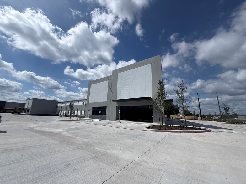13527 Stafford Rd., Stafford, TX à louer - Photo de l’immeuble – Image 1 sur 5