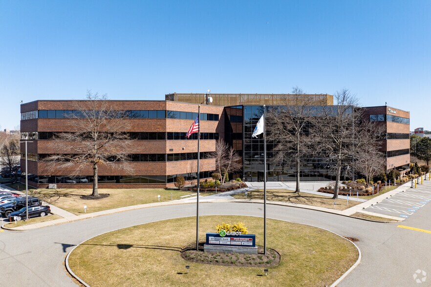 20 Cabot Rd, Medford, MA à louer - Photo de l’immeuble – Image 1 sur 12