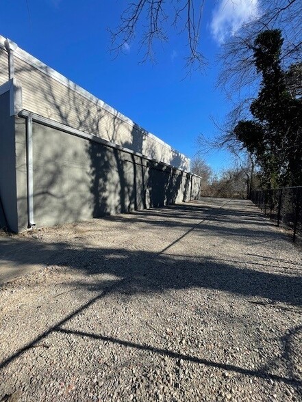 205 Brookville Ave, Islip, NY à louer - Photo de l’immeuble – Image 2 sur 9