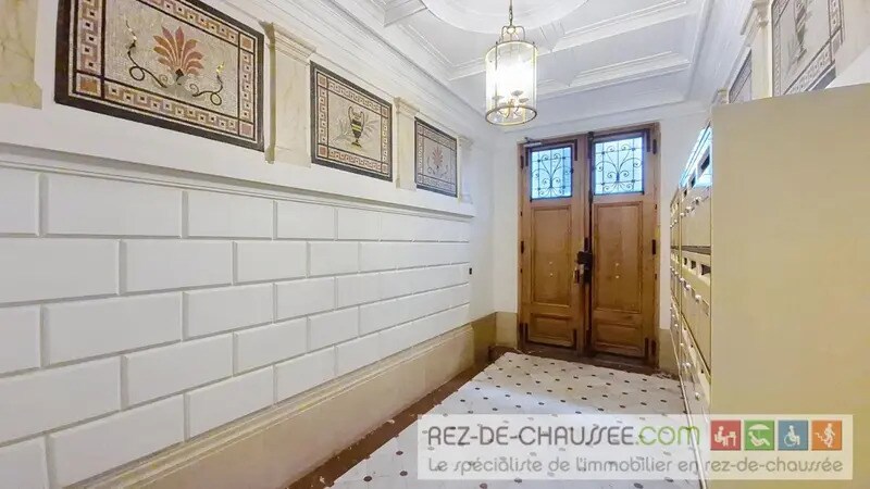 Immeuble residentiel dans Paris à vendre Hall d’entrée– Image 1 sur 12