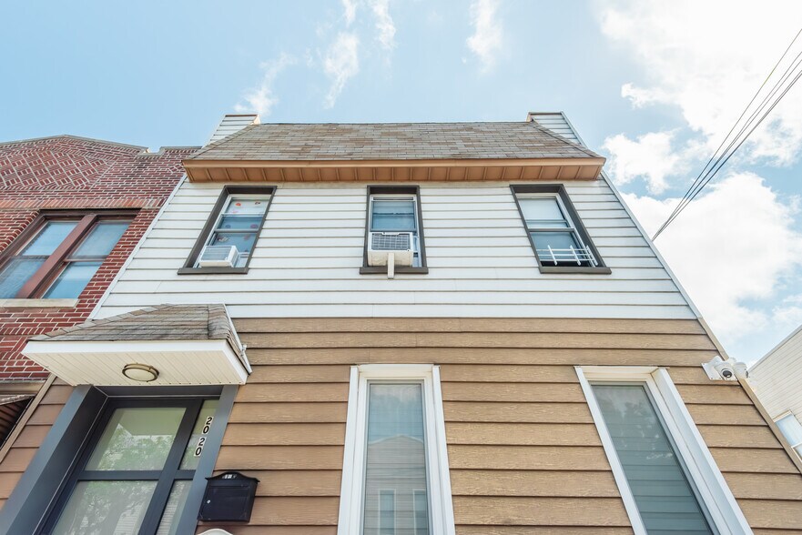 2020 Bleecker St, Ridgewood, NY à vendre - Photo de l’immeuble – Image 3 sur 41