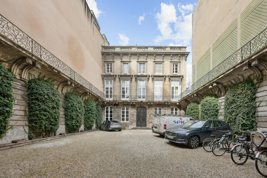 12 Rue De Castellane, Paris à louer - Photo de l’immeuble – Image 2 sur 8