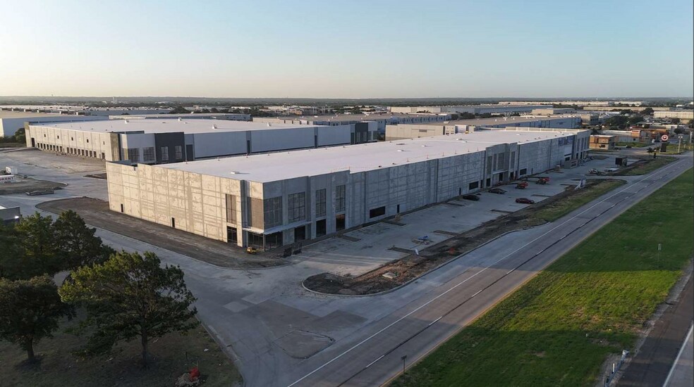 7901 South Fwy, Fort Worth, TX à louer - Photo de l’immeuble – Image 3 sur 9