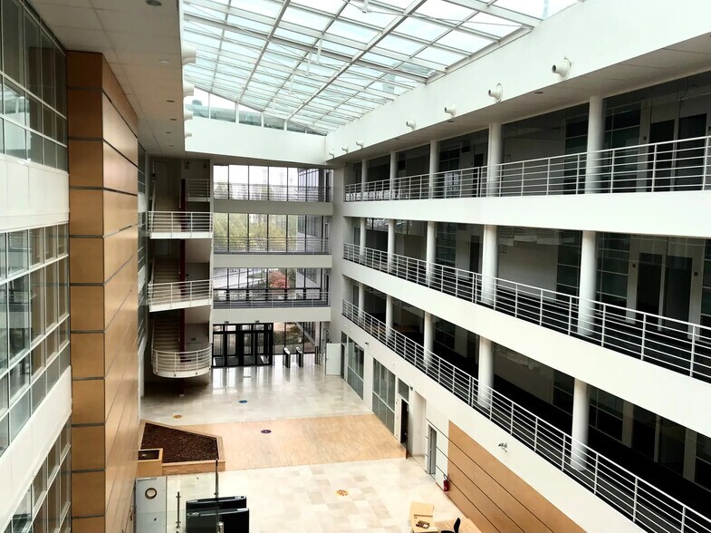 20 Rue Ampère, Massy à louer - Photo de l’immeuble – Image 1 sur 6