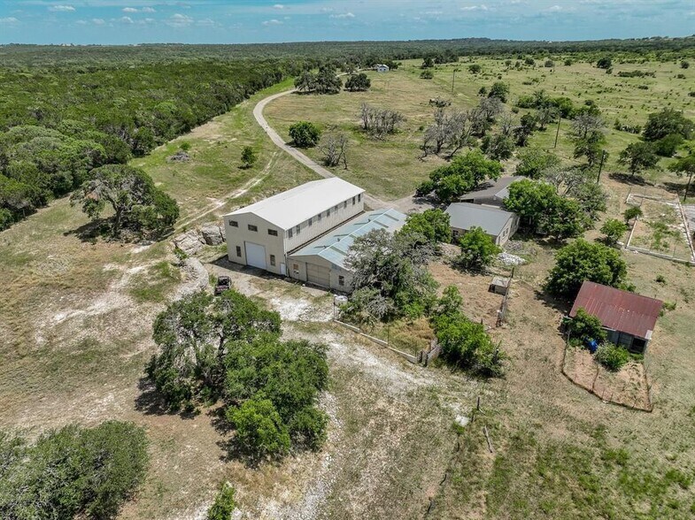 1560 County Road 287, Liberty Hill, TX à louer - Photo de l’immeuble – Image 3 sur 5