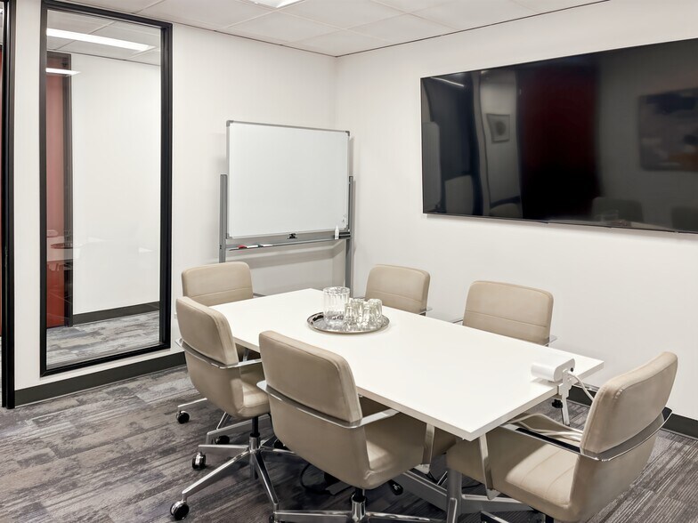 10655 NE 4th St, Bellevue, WA à louer - Photo intérieure – Image 2 sur 19