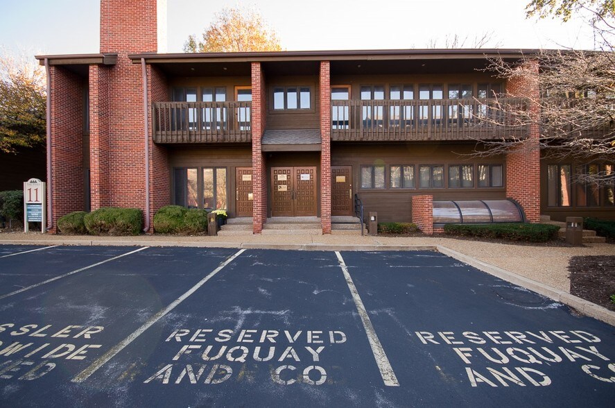 11 The Pines Ct, Creve Coeur, MO à vendre - Photo de l’immeuble – Image 3 sur 8