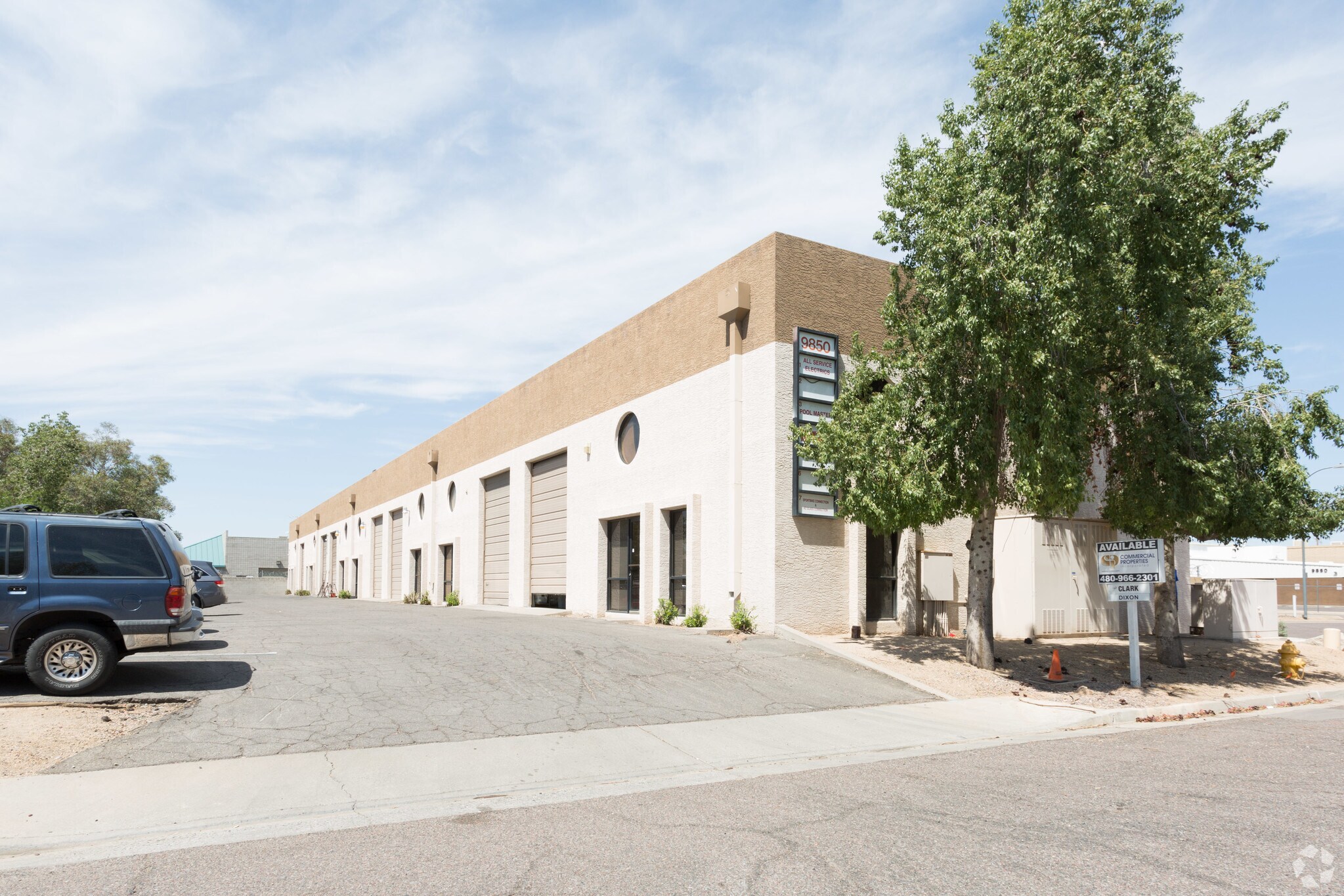 9850 N 19th Dr, Phoenix, AZ à louer Photo de l’immeuble– Image 1 sur 4