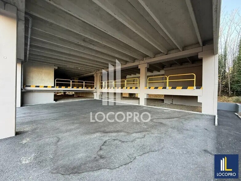 Local d’activités dans MOUGINS à louer - Photo de l’immeuble – Image 3 sur 7