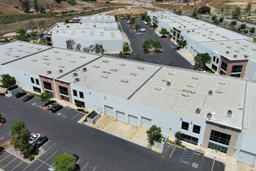 28745 Industry Dr, Valencia, CA à vendre - Photo de l’immeuble – Image 3 sur 33