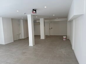 442 Lorimer St, Brooklyn, NY à louer Photo intérieure– Image 2 sur 4