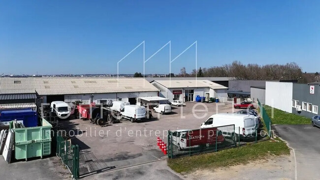 Plus de détails pour Local d'activités à louer