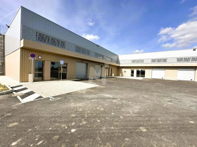 Local d’activités dans Marolles-en-Hurepoix à louer - Photo de l’immeuble – Image 2 sur 9