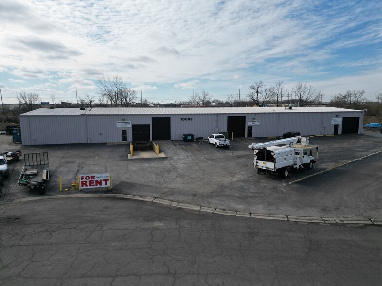 10030 Express Dr, Highland, IN à louer - Photo de l’immeuble – Image 1 sur 6