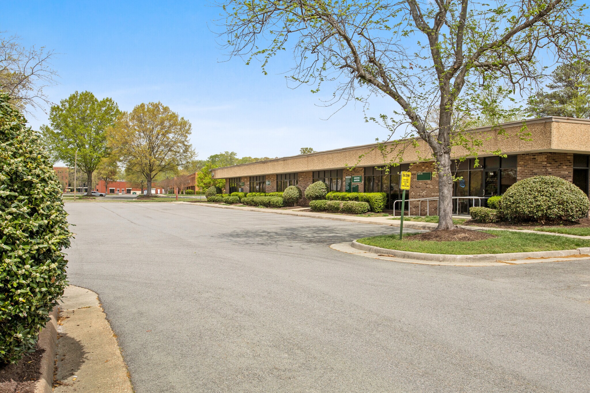 739 Thimble Shoals Blvd, Newport News, VA à louer Photo de l’immeuble– Image 1 sur 5