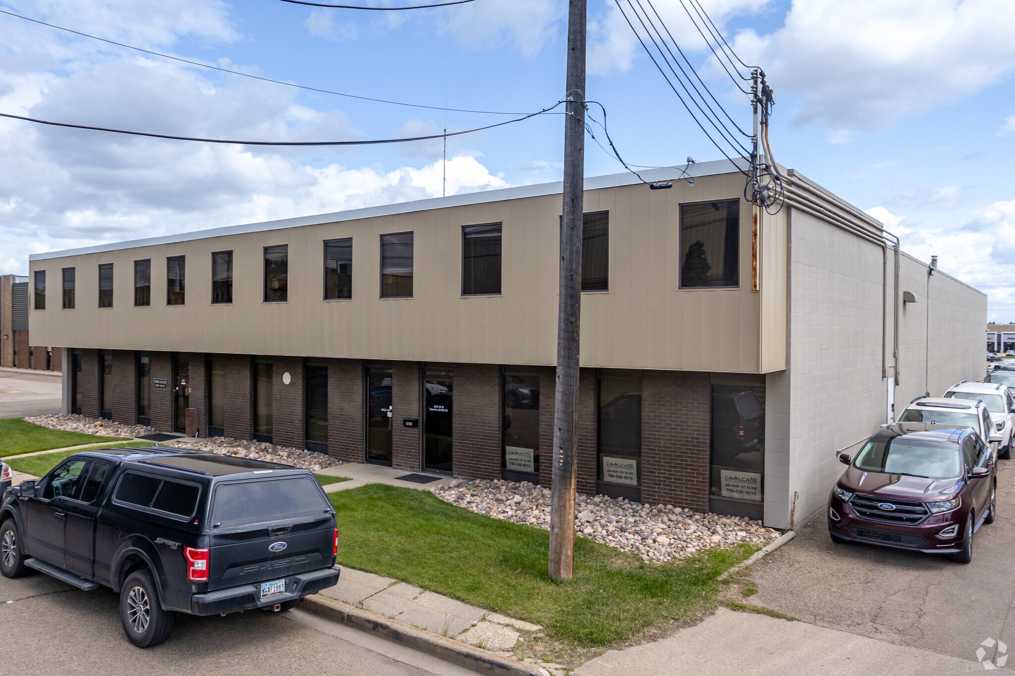 4527 101st St NW, Edmonton, AB à louer Photo principale– Image 1 sur 3