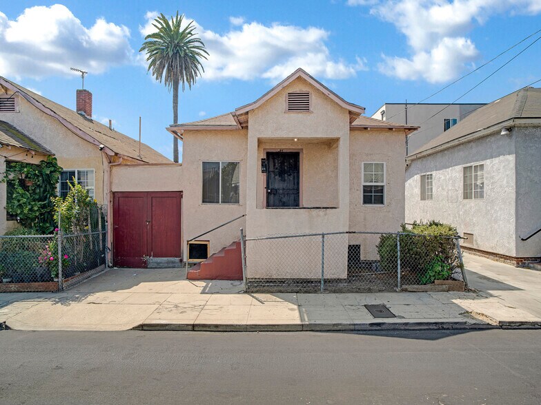 2201 Trinity St, Los Angeles, CA à vendre - Photo de l’immeuble – Image 2 sur 18