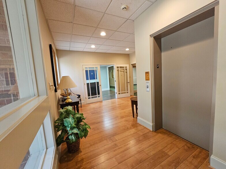 1730 George Washington Mem Hwy, Yorktown, VA à louer - Photo de l’immeuble – Image 2 sur 7
