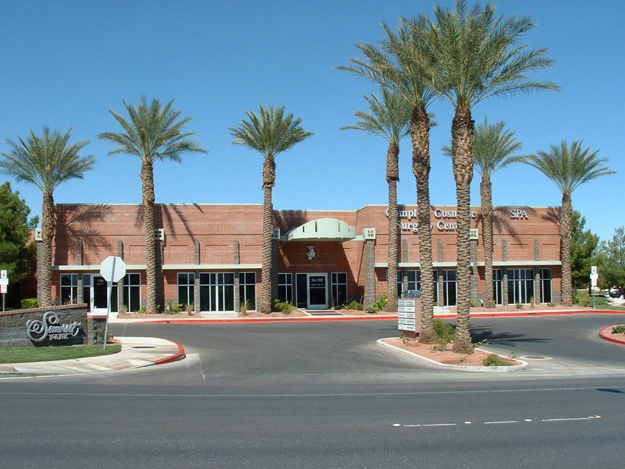 7710-7730 W Sahara Ave, Las Vegas, NV à louer Photo de l’immeuble– Image 1 sur 7