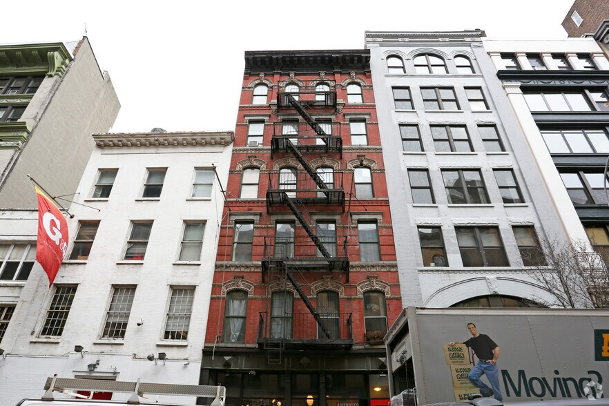 135 W 24th St, New York, NY à louer - Photo de l’immeuble – Image 2 sur 3