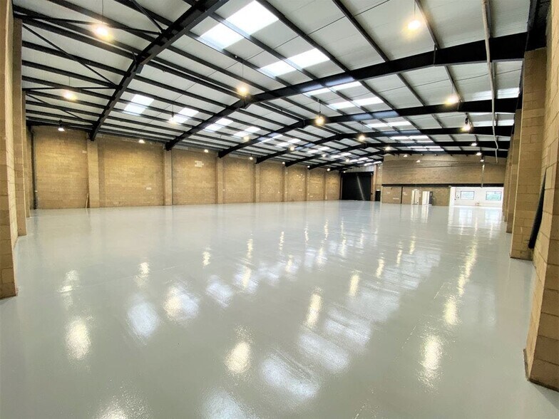 3-4 Fairfield Trade Park, Kingston Upon Thames à louer - Photo de l’immeuble – Image 3 sur 7