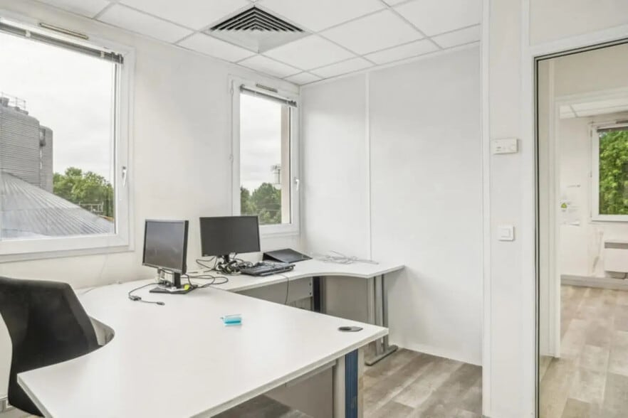 213 Rue De Gerland, Lyon à louer - Photo de l’immeuble – Image 2 sur 6