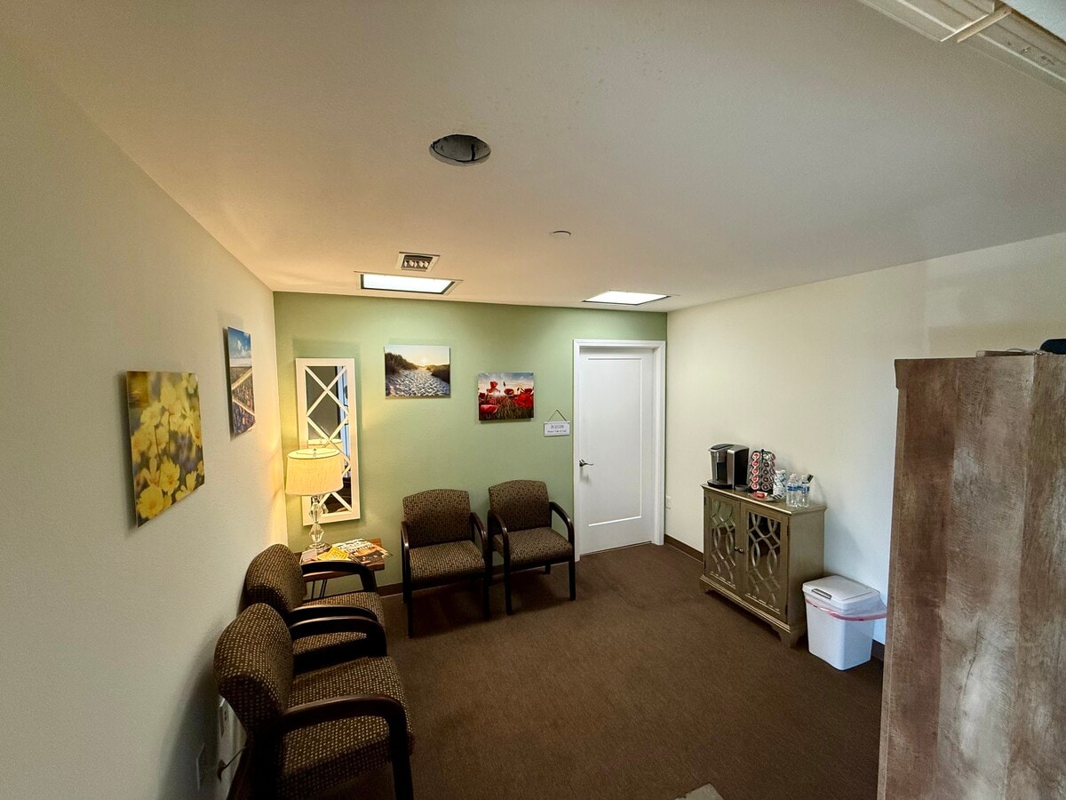 575 Price St, Pismo Beach, CA 93449 - Lot 102 - - Photo intérieure - Image 2 of 5