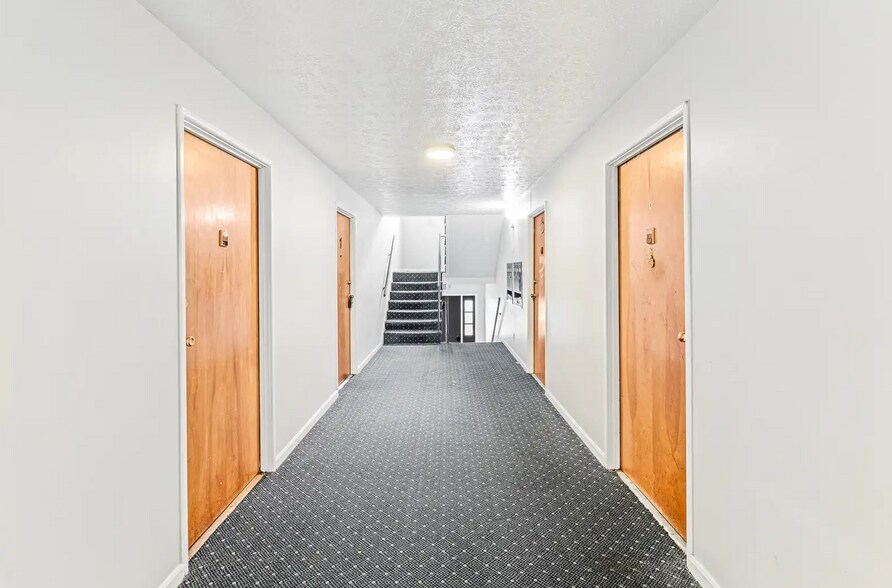 3400 Lesway Ct, Louisville, KY à vendre - Photo intérieure – Image 2 sur 6