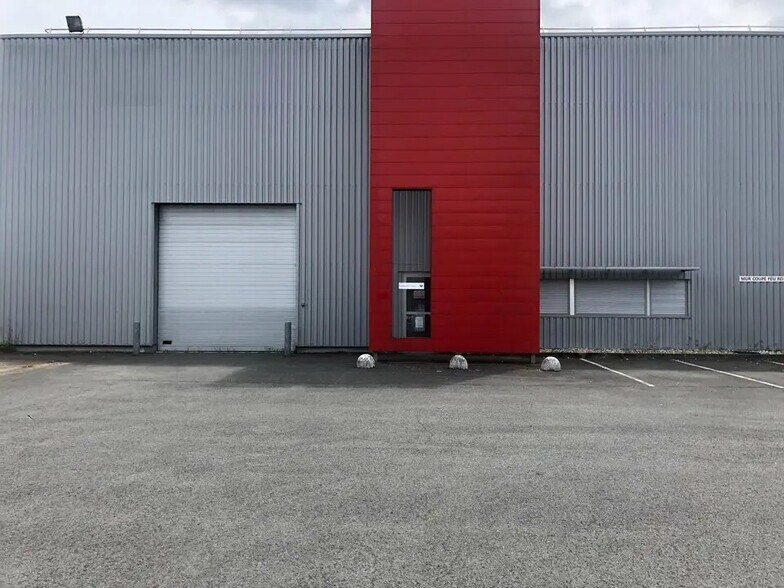 Local d’activités dans Blanquefort à louer - Photo de l’immeuble – Image 1 sur 4