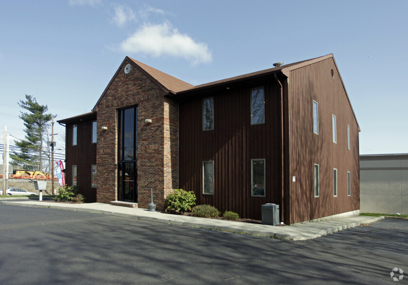 3010 Bordentown Ave, Parlin, NJ à louer - Photo principale – Image 1 sur 11