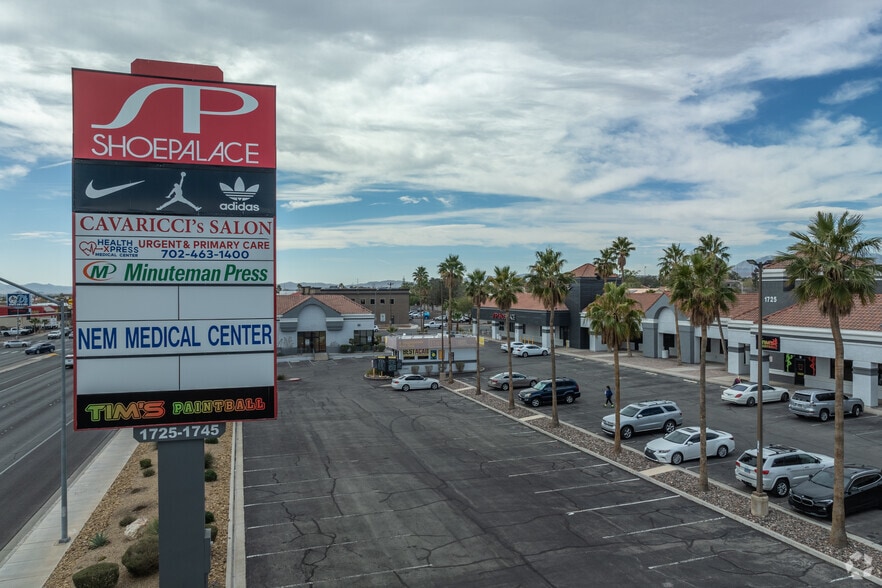 1725 S Rainbow Blvd, Las Vegas, NV à vendre - Photo de l’immeuble – Image 3 sur 6