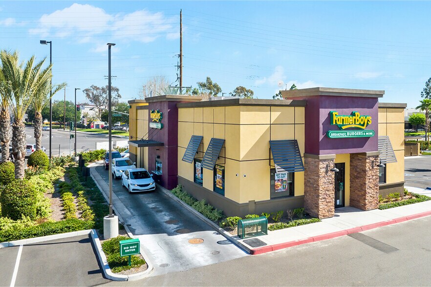 663 S Placentia Ave, Fullerton, CA à vendre - Photo de l’immeuble – Image 2 sur 10