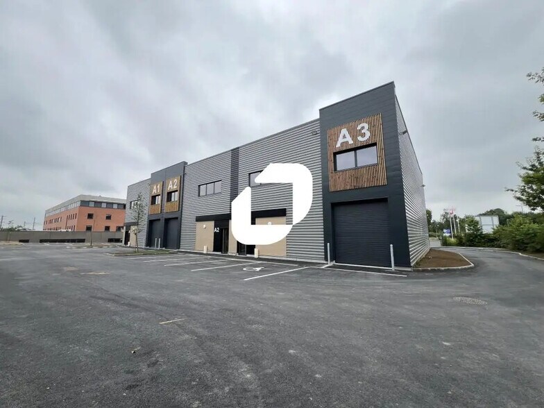 Local d’activités dans Sainghin-en-Mélantois à louer - Photo de l’immeuble – Image 3 sur 11