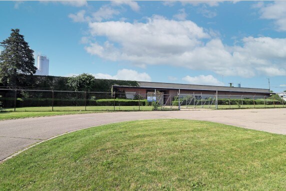8521 Lyndon St, Detroit, MI à louer - Photo de l’immeuble – Image 1 sur 2