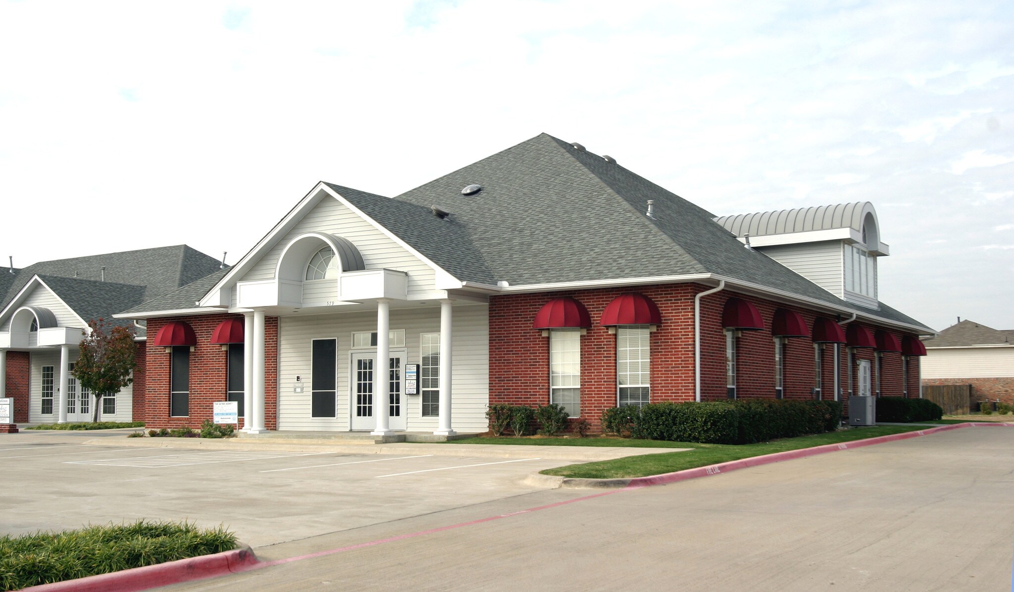 579 N Valley Pky, Lewisville, TX à louer Photo principale– Image 1 sur 6