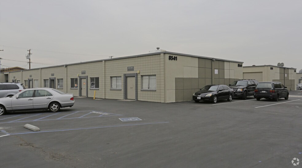 8521-8581 Roland St, Buena Park, CA à louer - Photo de l’immeuble – Image 1 sur 5