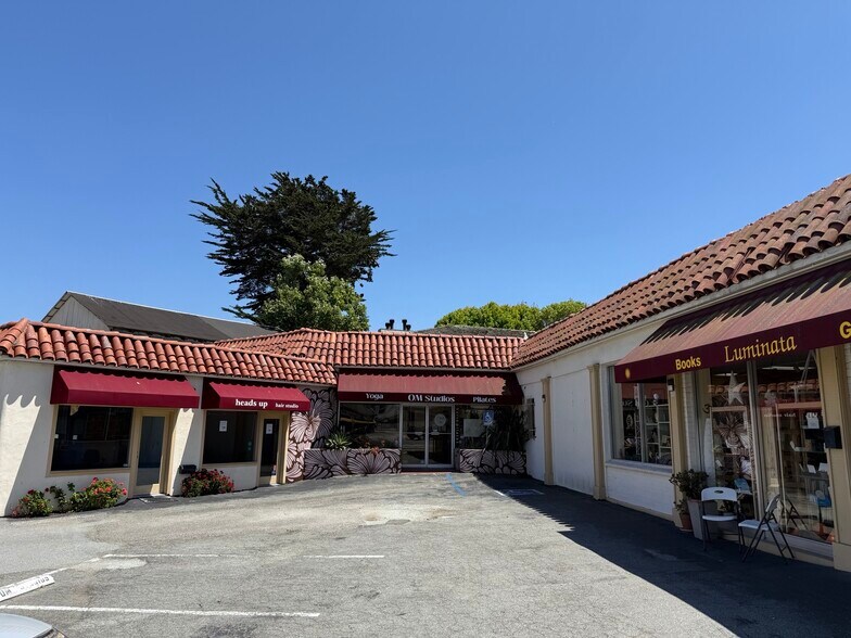 631 Cass St, Monterey, CA à louer - Photo de l’immeuble – Image 2 sur 6